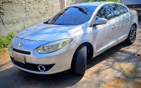 RENAULT FLUENCE 2.0 DYNAMIQUE 16V FLEX 4P AUTOMÁTICO RENAULT FLUENCE 2.0 DYNAMIQUE 16V FLEX 4P AUTOMÁTICO
